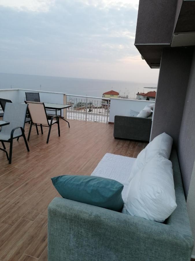 Crystal Blue Apartments Nea Kallikrateia Exterior photo
