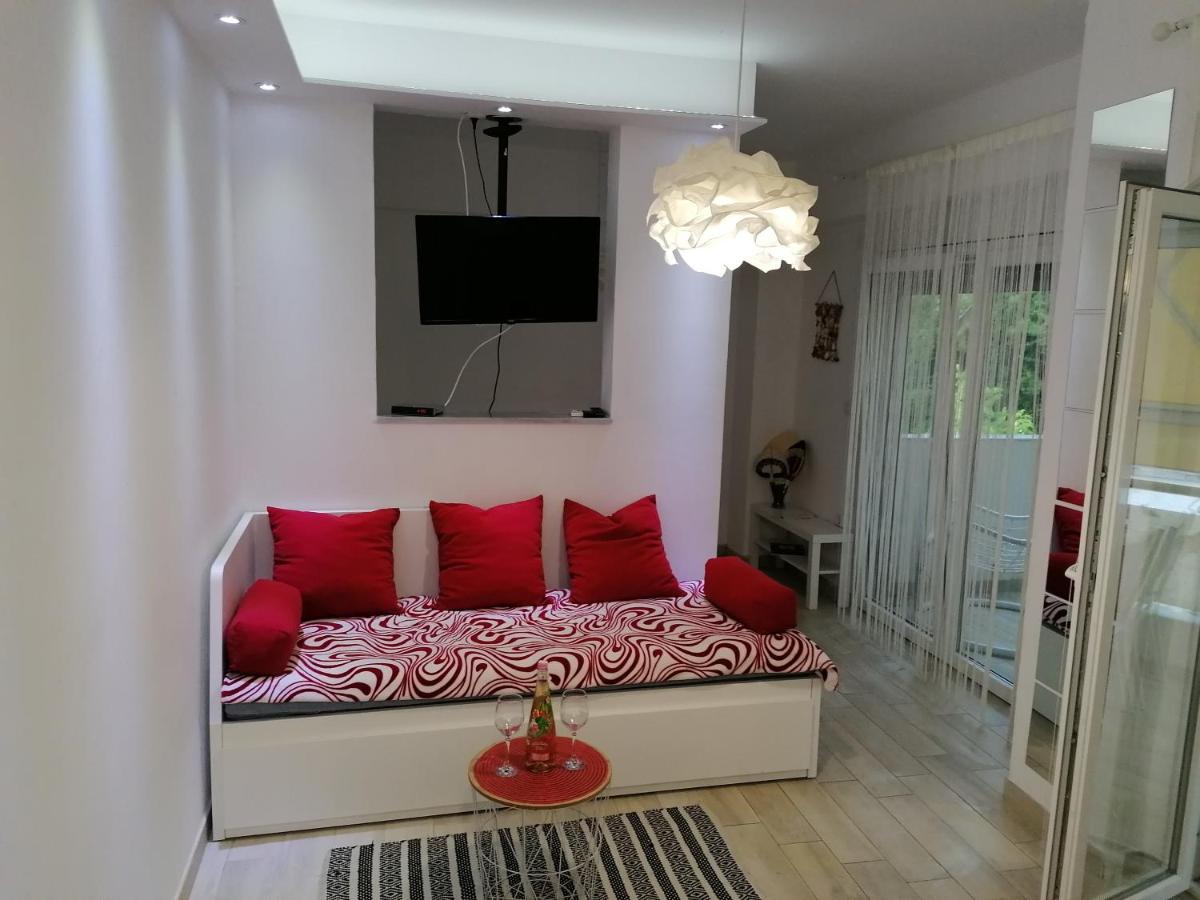 Crystal Blue Apartments Nea Kallikrateia Room photo