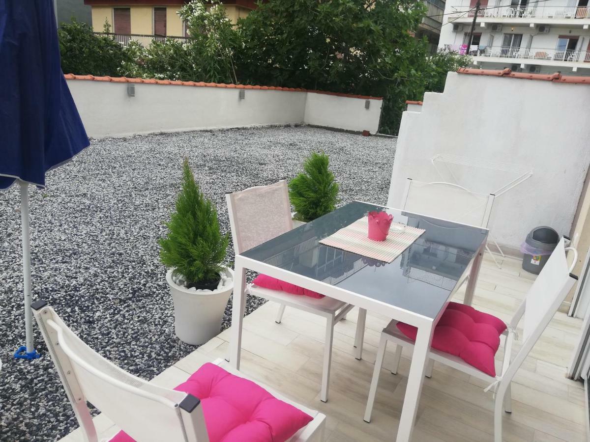 Crystal Blue Apartments Nea Kallikrateia Exterior photo